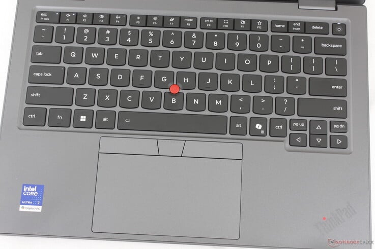 Teclado confortável com curso de 1,5 mm e um touchpad ligeiramente maior do que no ThinkPad X1 2-em-1 10ª geração (12 x 6,5 cm contra 12 x 5,6 cm)
