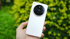 Um Find X8 Ultra em estado selvagem(?). (Fonte da imagem: Digital Chat Station via Weibo) 