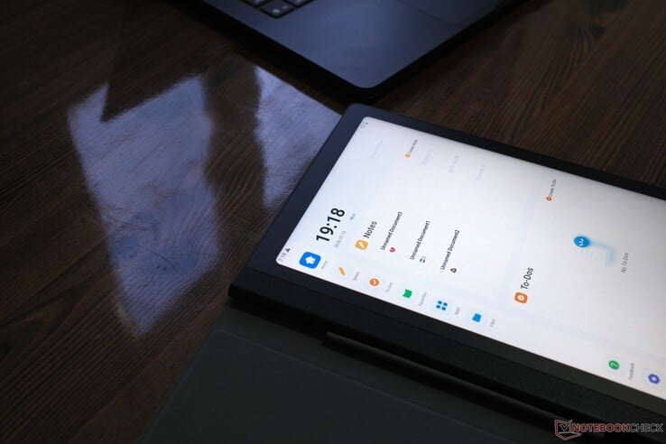 O Note E possui um nanorrevestimento AG no painel LCD.