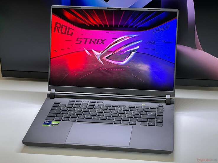 Análise do Asus ROG Strix G16 G615 pelo Notebookcheck