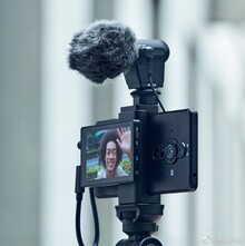 O dispositivo também parece ideal para filmar filmes. (Imagem: Weibo)