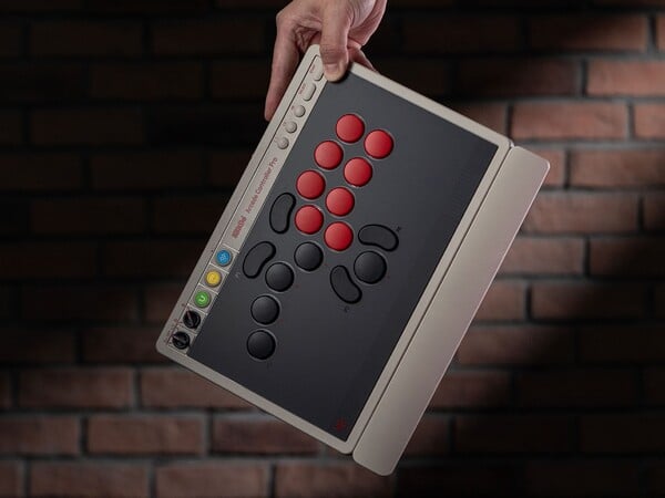 O 8BitDo Arcade Controller Pro possui um apoio para os pulsos magnético.