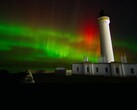 Auroras sobre o Farol de Covesea, Escócia (Crédito da imagem: Scott Mellis via Space.com; editado)