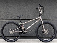 A quimera BMX e-bike pode atingir 30 mph (~48 kph) em 4,5 segundos. (Fonte da imagem: Quimera)