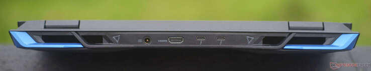 Parte traseira: Porta de carregamento, HDMI 2.1, 2x Thunderbolt 4
