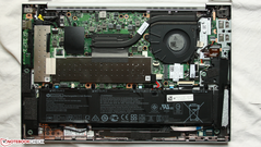 HP EliteBook 845 G7: A tampa inferior pode ser facilmente removida