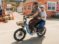 A bicicleta elétrica Segway Muxi Pro pode ser equipada com um segundo assento para passageiro opcional.