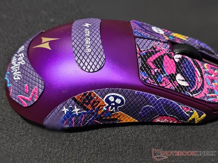 Totalmente decorado com adesivos