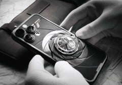 A Caviar combina um iPhone Apple com um Omega Seamaster. (Fonte da imagem: Caviar)