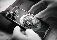 A Caviar combina um iPhone Apple com um Omega Seamaster. (Fonte da imagem: Caviar)