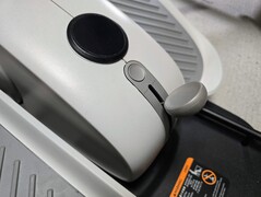 A resistência do pedal no Active Desk pode ser ajustada em sete níveis