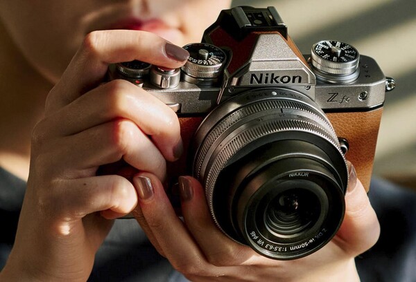O estilo retrô da Nikon Z fc é mais do que uma pequena parte de seu apelo. (Fonte da imagem: Nikon)