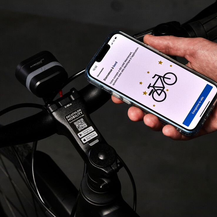 A bicicleta urbana elétrica Decathlon Elops Speed 900E suporta conectividade com smartphones. (Fonte da imagem: Decathlon)