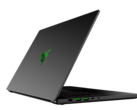 O chassi fino e leve que a Razer emprega para seus modelos de 14 polegadas pode se mostrar muito restritivo para os dGPUs de TGP superior. (Fonte de imagem: Razer)