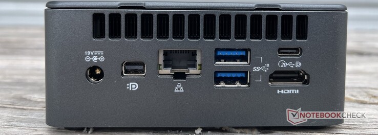 Atrás: DC in, Mini DisplayPort 1.4, Gigabit Ethernet, 2x USB-A 3.2 Gen 2 (10 Gbps), USB4 (20 Gbps, DisplayPort) Tipo C, HDMI 2.0
