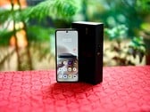 O Motorola Razr 70 oferece duas telas muito brilhantes.
