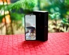 O Motorola Razr 70 oferece duas telas muito brilhantes.