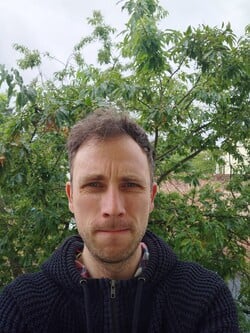 Selfie com a câmera frontal de 12 MP