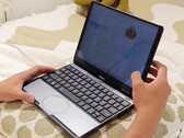 O Torsin apresenta um chassi compacto com um trackpad redondo não convencional. (Fonte da imagem: Torsin)