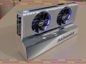 Há rumores de que a Arc Battlemage está trazendo um desempenho extremo com uma arquitetura multi-GPU. (Fonte de imagem: A Lei de Moore está morta no YouTube)