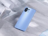 O Xiaomi 11 Lite 5G NE será muito parecido com o Mi 11 Lite, fotografado. (Fonte da imagem: Xiaomi)