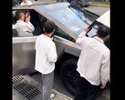 Os funcionários da BYD parecem mesmo interessados no Cybertruck, se o vídeo servir de referência. (Fonte da imagem: Twitter)