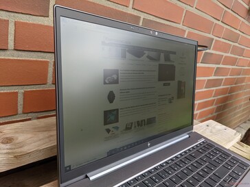HP ZBook Firefly 15 G8 em uso externo