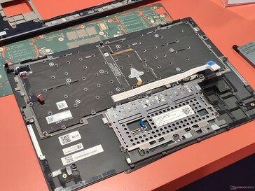 A parte de trás da nova estrutura do teclado: O teclado pode ser removido da estrutura, se necessário (fonte da imagem: Benjamin Herzig)