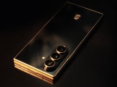 O Samsung W26 vem nas cores Dan Xi Red e Dark and Black, esta última na foto. (Fonte da imagem: Samsung)