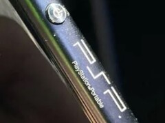 Uma gravação para o PSP PlayStation Portable é apenas uma das surpresas neste protótipo XA2. (Fonte da imagem: Reddit)