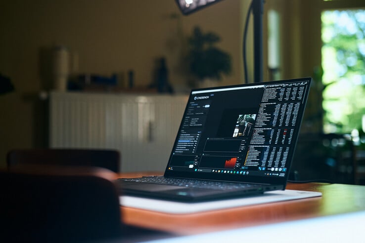 Testando o Panther Lake: o Razer Blade 16 executando o Cinebench 2024