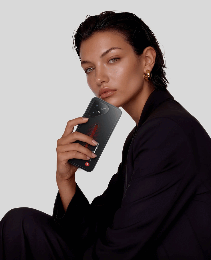 O modelo Pova 8 Pro 5G Tonino Lamborghini Edição Limitada