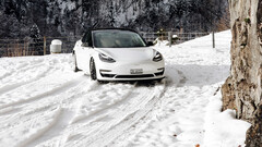 O alcance do Teslas diminui menos durante o inverno (imagem: Severin Demchuk/Unsplash)