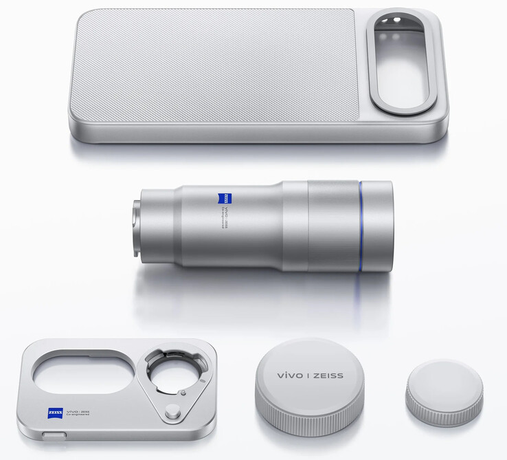 O kit extensor de telefoto da X300 FE inclui um estojo especial e uma tampa de lente, juntamente com o próprio conversor de telefoto.