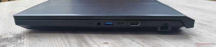 3.conector de áudio de 5 mm, USB-A 3.2 Gen 1, USB-C 3.2 (c/DisplayPort), HDMI, Gigabit Ethernet