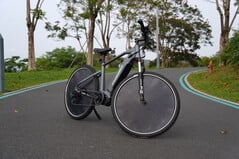 A bicicleta elétrica Phosgo Go 5 Ultra possui um quadro com entrada baixa
