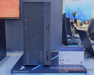A série ExpertCenter P700 tem atualmente dois modelos. Na foto: o P700 Mini Tower. (Fonte da imagem: Notebookcheck)