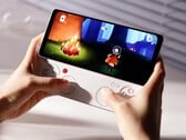 O Ayaneo Pocket Play foi obviamente inspirado no Sony Xperia Play.