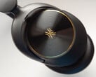Os fones de ouvido OneOdio Focus A6 com cancelamento de ruído reproduzem música de alta resolução com vocais claros a um preço acessível. (Fonte da imagem: Notebookcheck)