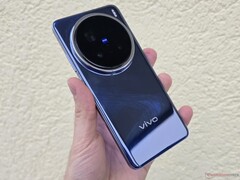 O Vivo X200 FE será alimentado por um SoC MediaTek de última geração, ao contrário do Vivo X200 Pro, que aparece na foto (fonte da imagem: Notebookcheck)