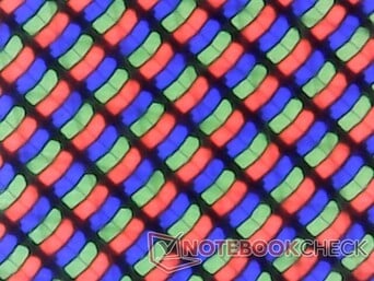 Faixa de subpixels Crisp RGB a partir de painel brilhante. A granulosidade é mínima
