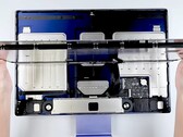 A placa-mãe do iMac Apple é minúscula em comparação com o tamanho do gabinete. (Imagem: iFixit)