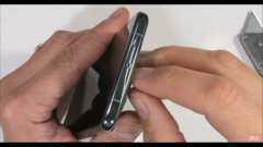 O desabafo misterioso do OnePlus 11. (Fonte: JerryRigEverything via YouTube)