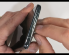 O desabafo misterioso do OnePlus 11. (Fonte: JerryRigEverything via YouTube)