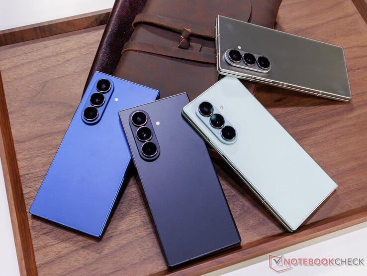 O Galaxy Z Fold7 em suas quatro opções de cores de lançamento. (Fonte da imagem: Notebookcheck)