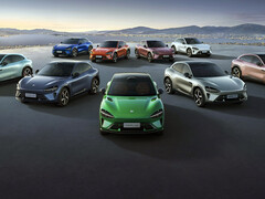 A família de SUVs elétricos Xiaomi YU7 em todas as versões e cores. (Fonte da imagem: Xiaomi)