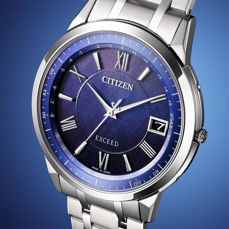 Um close-up do mostrador azul profundo do Citizen Exceed CB1140-79L, revelando seu brilho delicado e padrão texturizado inspirado na floresta.