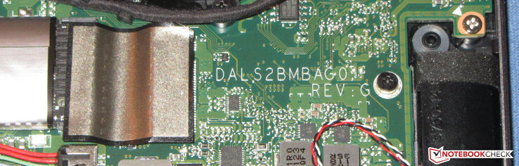 Um segundo SSD NVMe (M.2-2242) poderia ser instalado.