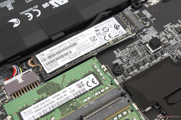 Dois slots internos M.2 PCIe 3.0 x4 com compatibilidade RAID 0. A unidade será diferente, dependendo do revendedor. O PC Xotic equipou nossa unidade com um WD SN730 NVMe SSD high-end que suporta taxas sequenciais de leitura e gravação de até 3400 MB/s e 3100 MB/s, respectivamente