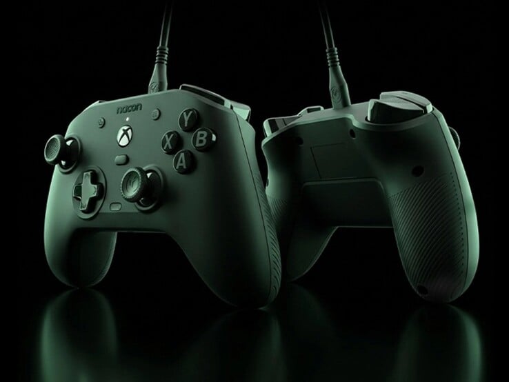 O controle Nacon Revo X é um controle Xbox de 39,90 euros com controles de efeito Hall
